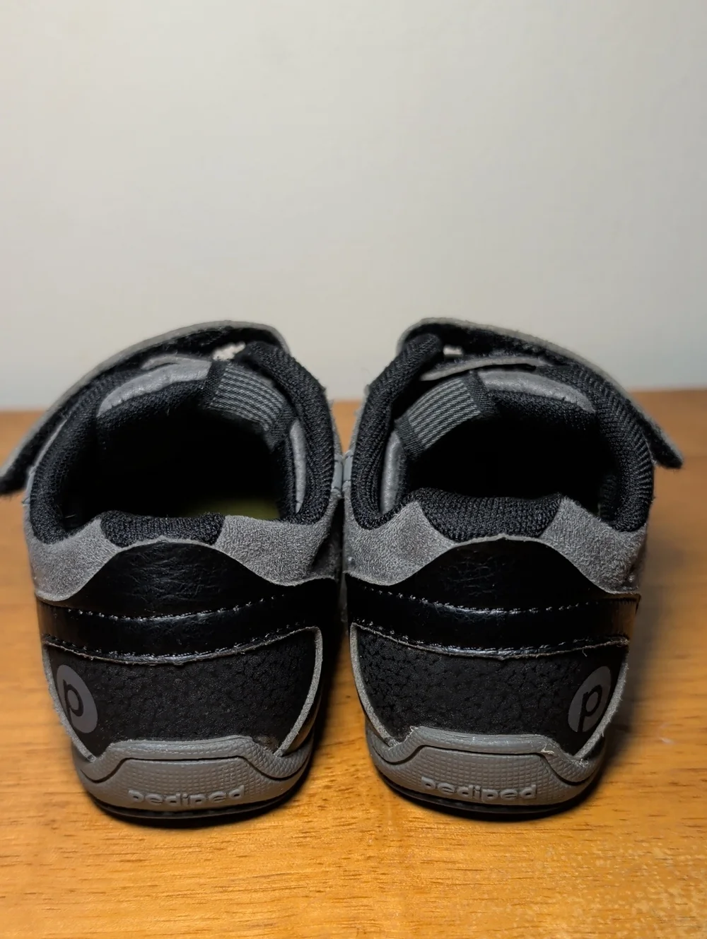 Pediped Gehrig Sneakers Black Gray Lime Green Hook & Loop Sporty Boys Size 9-9.5